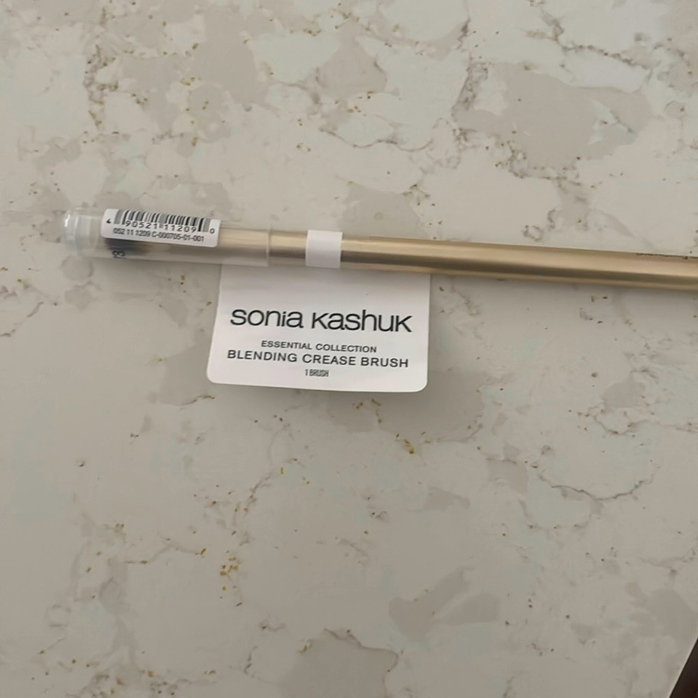 NWT SONIA KASHUK Essential Blending crease Brush
